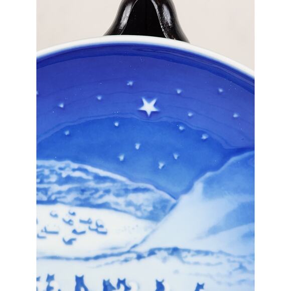 Royal Copenhagen Christmas in Greenland 1972 Wall Decor Plate 7" Denmark Vintage - Picture 6 of 13